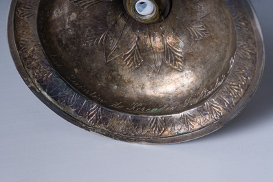 Ciboire en argent &agrave; d&eacute;cor dede motifs floraux grav&eacute;s et des armoiries de la famille Quintin (de Kercadio) de Bretagne, France, 19&egrave;me si&egrave;cle