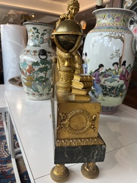 Een Franse Empire verguld bronzen en vert de mer marmeren pendule bekroond met 'L'&eacute;tude de l'astronomie' naar Jean-Andr&eacute; Reiche (1752-1817), 19de eeuw