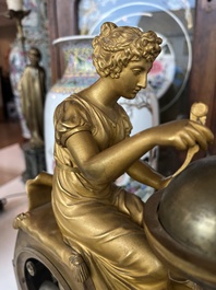 Een Franse Empire verguld bronzen en vert de mer marmeren pendule bekroond met 'L'&eacute;tude de l'astronomie' naar Jean-Andr&eacute; Reiche (1752-1817), 19de eeuw