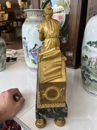 Een Franse Empire verguld bronzen en vert de mer marmeren pendule bekroond met 'L'&eacute;tude de l'astronomie' naar Jean-Andr&eacute; Reiche (1752-1817), 19de eeuw