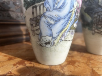 Paire de vases en porcelaine de Chine famille rose &agrave; d&eacute;cor de ma&icirc;tre et de son serviteur dans un paysage avec un coq, marque Qianlong, R&eacute;p., 20&egrave;me s.