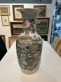 Vase en porcelaine de Chine qianjiang cai &agrave; d&eacute;cor d'antiquit&eacute;s, 19&egrave;me/20&egrave;me si&egrave;cle