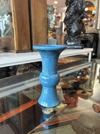 Vase de forme yenyen en porcelaine de Chine &agrave; gla&ccedil;ure &oelig;uf de rouge-gorge, 19&egrave;me si&egrave;cle