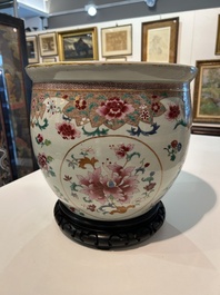 A Chinese famille rose jardini&egrave;re with floral design on a wooden base, 19th C.