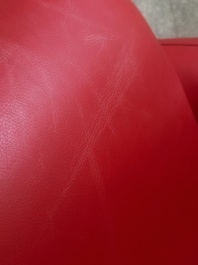 Franz Romero (1951): Een DS-57 Bugatti loungestoel in rood leer en gepolijst aluminium, De Sede, Zwitserland