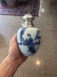 Bo&icirc;te &agrave; th&eacute; en porcelaine de Chine bleu et blanc &agrave; monture en argent hollandais, Kangxi