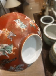 A Chinese coral-red ground famille verte bowl with playing boys, 19th/20th C.