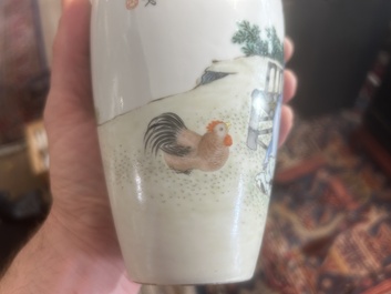 Paire de vases en porcelaine de Chine famille rose &agrave; d&eacute;cor de ma&icirc;tre et de son serviteur dans un paysage avec un coq, marque Qianlong, R&eacute;p., 20&egrave;me s.