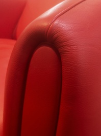 Franz Romero (1951): Een DS-57 Bugatti loungestoel in rood leer en gepolijst aluminium, De Sede, Zwitserland