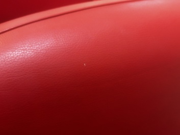 Franz Romero (1951): Een DS-57 Bugatti loungestoel in rood leer en gepolijst aluminium, De Sede, Zwitserland