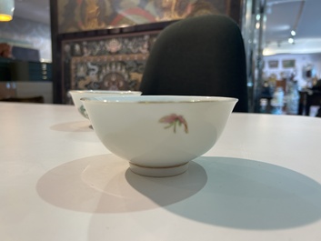 Een paar Chinese famille rose kommen met pioenen en vlinders, Jiangxi Zhen Pin merk, Republiek, 20ste eeuw