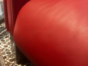 Franz Romero (1951): Een DS-57 Bugatti loungestoel in rood leer en gepolijst aluminium, De Sede, Zwitserland