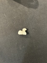 Een diverse collectie Chinese jade sculpturen, mogelijk Ming en later