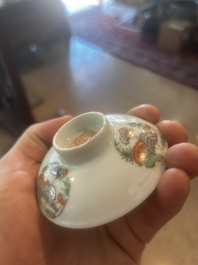 Een paar Chinese wucai dekselkommen met lingzhi, Qianlong merk, Republiek, 20ste eeuw