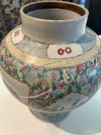 Een paar Chinese famille rose dekselvazen met geanimeerde sc&egrave;nes met onsterfelijken, vrouwen en kinderen, 19de eeuw