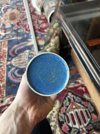 Vase de forme yenyen en porcelaine de Chine &agrave; gla&ccedil;ure &oelig;uf de rouge-gorge, 19&egrave;me si&egrave;cle