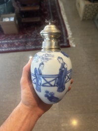 Bo&icirc;te &agrave; th&eacute; en porcelaine de Chine bleu et blanc &agrave; monture en argent hollandais, Kangxi