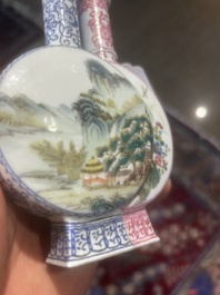 Vase double en porcelaine de Chine famille rose &agrave; d&eacute;cor floral et de paysage, marque de Qianlong, R&eacute;publique, 20&egrave;me si&egrave;cle