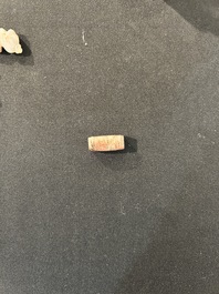 Een diverse collectie Chinese jade sculpturen, mogelijk Ming en later