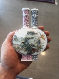 Vase double en porcelaine de Chine famille rose &agrave; d&eacute;cor floral et de paysage, marque de Qianlong, R&eacute;publique, 20&egrave;me si&egrave;cle