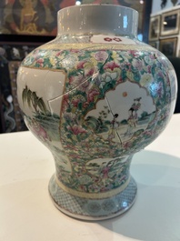 Een paar Chinese famille rose dekselvazen met geanimeerde sc&egrave;nes met onsterfelijken, vrouwen en kinderen, 19de eeuw