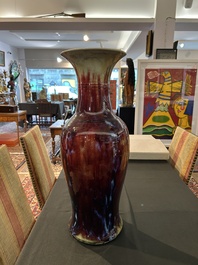 Important vase en porcelaine de Chine &agrave; &eacute;mail flamb&eacute;, 19&egrave;me/20&egrave;me si&egrave;cle