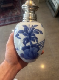 Bo&icirc;te &agrave; th&eacute; en porcelaine de Chine bleu et blanc &agrave; monture en argent hollandais, Kangxi
