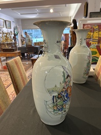 A pair of Chinese famille rose 'animated palace scene' vases, 19th/20th C.