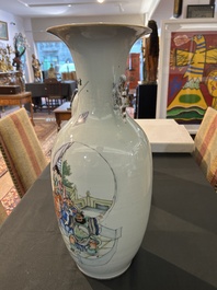 A pair of Chinese famille rose 'animated palace scene' vases, 19th/20th C.