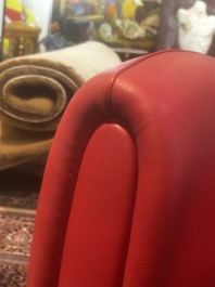 Franz Romero (1951): Een DS-57 Bugatti loungestoel in rood leer en gepolijst aluminium, De Sede, Zwitserland