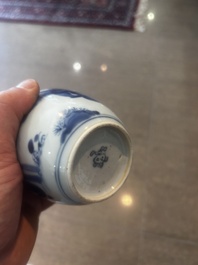 Bo&icirc;te &agrave; th&eacute; en porcelaine de Chine bleu et blanc &agrave; monture en argent hollandais, Kangxi