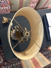 Paire de vases en porcelaine de Chine famille rose &agrave; d&eacute;cor mandarin aux montures en bronze dor&eacute; mont&eacute;e en lampes, Qianlong