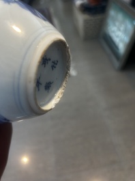 Bo&icirc;te &agrave; th&eacute; en porcelaine de Chine bleu et blanc &agrave; monture en argent hollandais, Kangxi