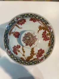 Paire de vases en porcelaine de Chine famille rose &agrave; d&eacute;cor floral, 19&egrave;me si&egrave;cle