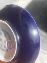 Soucoupe en porcelaine de Chine monochrome bleu, marque de Kangxi, 19&egrave;me/20&egrave;me si&egrave;cle