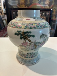 Een paar Chinese famille rose dekselvazen met geanimeerde sc&egrave;nes met onsterfelijken, vrouwen en kinderen, 19de eeuw