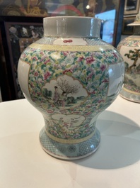 Een paar Chinese famille rose dekselvazen met geanimeerde sc&egrave;nes met onsterfelijken, vrouwen en kinderen, 19de eeuw