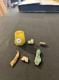 Een diverse collectie Chinese jade sculpturen, mogelijk Ming en later