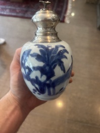 Bo&icirc;te &agrave; th&eacute; en porcelaine de Chine bleu et blanc &agrave; monture en argent hollandais, Kangxi