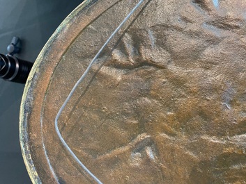Paul Comolera (1813-1890): Plaque &agrave; d&eacute;cor en relief d'un oiseau sur une branche fleurie, bronze dor&eacute;