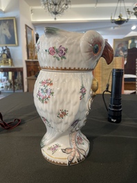 Pot couvert en forme de hibou en porcelaine de Paris polychrome et dor&eacute; &agrave; d&eacute;cor d'armoiries, France, 20&egrave;me si&egrave;cle