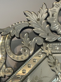 Een achthoekige Venetiaanse spiegel in deels geslepen en ge&euml;tst glas met floraal decor, Itali&euml;, 20ste eeuw