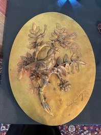 Paul Comolera (1813-1890): Plaque &agrave; d&eacute;cor en relief d'un oiseau sur une branche fleurie, bronze dor&eacute;
