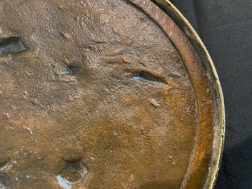 Paul Comolera (1813-1890): Plaque &agrave; d&eacute;cor en relief d'un oiseau sur une branche fleurie, bronze dor&eacute;