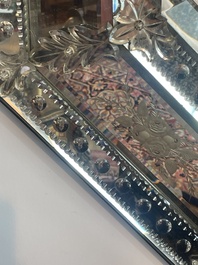 Een achthoekige Venetiaanse spiegel in deels geslepen en ge&euml;tst glas met floraal decor, Itali&euml;, 20ste eeuw