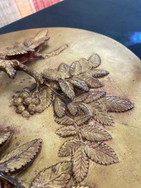 Paul Comolera (1813-1890): Plaque &agrave; d&eacute;cor en relief d'un oiseau sur une branche fleurie, bronze dor&eacute;