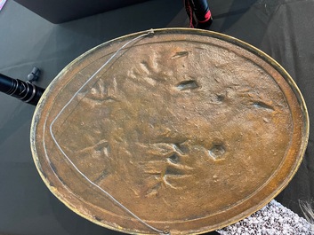 Paul Comolera (1813-1890): Plaque &agrave; d&eacute;cor en relief d'un oiseau sur une branche fleurie, bronze dor&eacute;