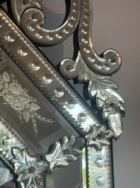 Een achthoekige Venetiaanse spiegel in deels geslepen en ge&euml;tst glas met floraal decor, Itali&euml;, 20ste eeuw