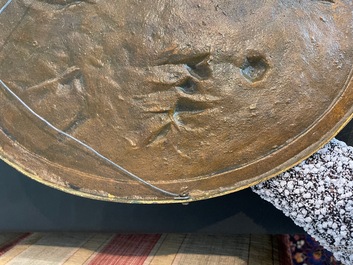 Paul Comolera (1813-1890): Plaque &agrave; d&eacute;cor en relief d'un oiseau sur une branche fleurie, bronze dor&eacute;