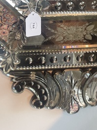 Een achthoekige Venetiaanse spiegel in deels geslepen en ge&euml;tst glas met floraal decor, Itali&euml;, 20ste eeuw